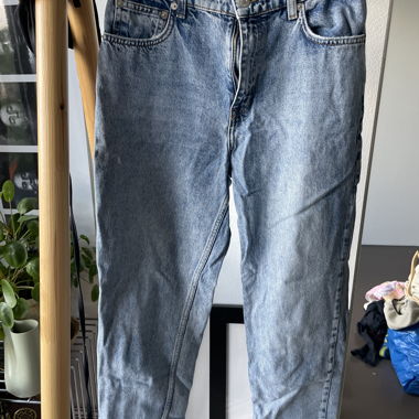  MOM JEANS