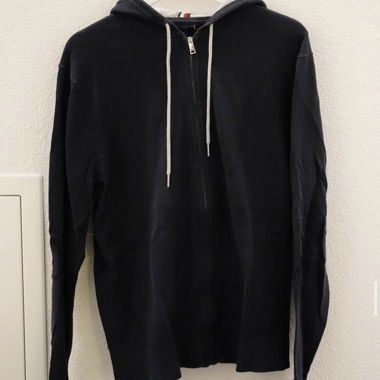 Felpa nera con zip
