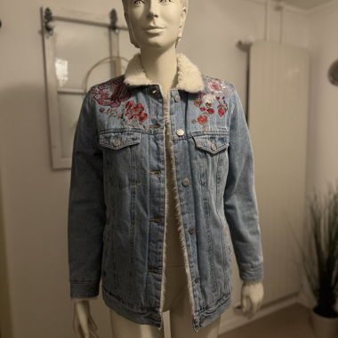 Giacca di jeans foderata con ricami
