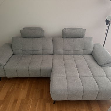 Graues Schlafsofa mit Relaxfunktion elektrisch
