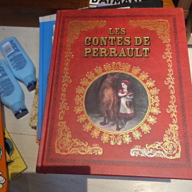 Livre les contes de Perrault 