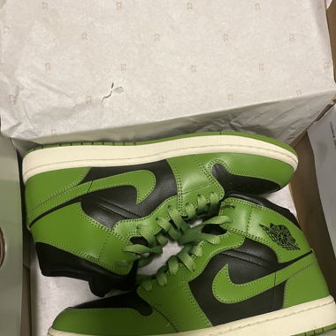 Jordan 1 Mid green-sail