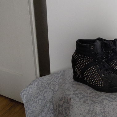 Sneakers mit Keilabsatz