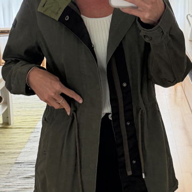 Giacca Parka con Cappuccio Guess
