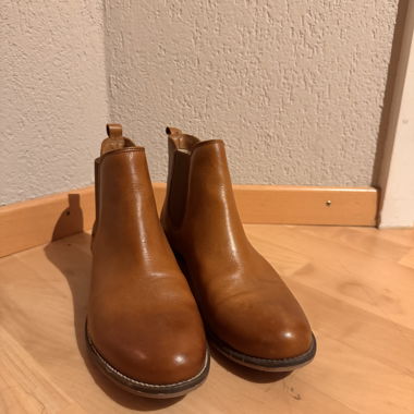 Leather booties