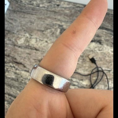 Silberfarbener Oura Smart Ring Grösse 10