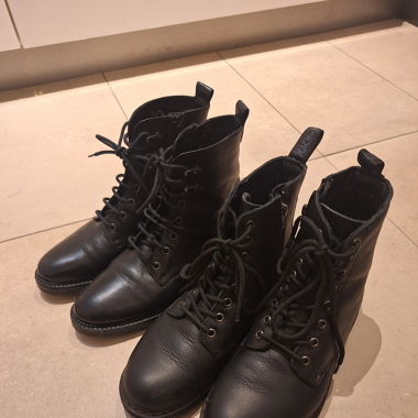 2 Paar Lederschnurrstiefel