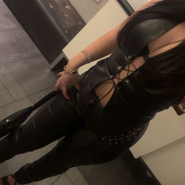 Pantalon en similicuir noir avec laçage y2k style