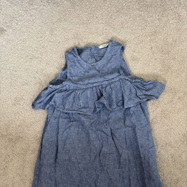 Blau gestreiftes Kleid mit Rüschen