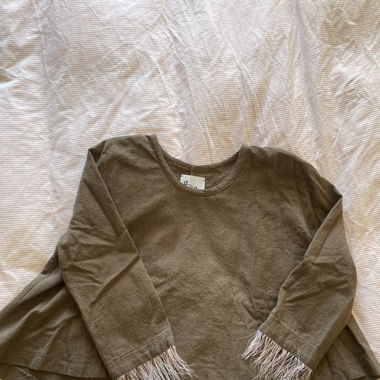 Crop shirt with pink feathers 
