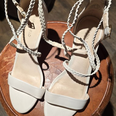 Sandales blanches à talon