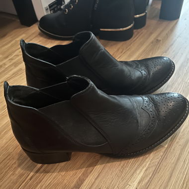 Halbschuhe mit schönem ledermuster