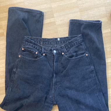 schwarze Jeans