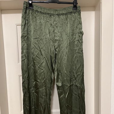 Hosen in Seidenoptik