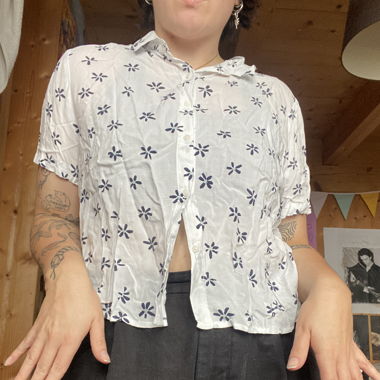 Floral Pull&Bear shirt