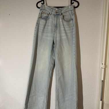 Jeans (hellblau, Grösse 34)