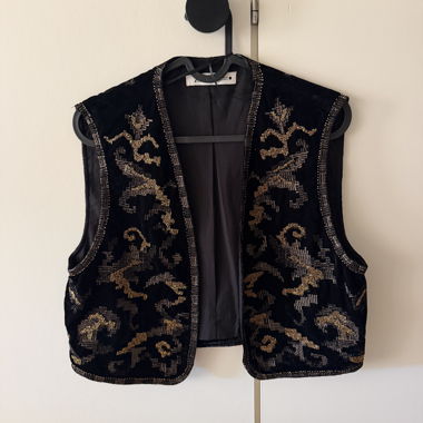 Gilet noir brodé