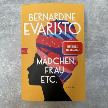 Ragazze, donne ecc. di Bernardine Evaristo
