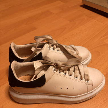 Alexander McQueen Sneaker zu verkaufen
