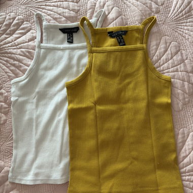 Set aus 2 ärmellosen Tops