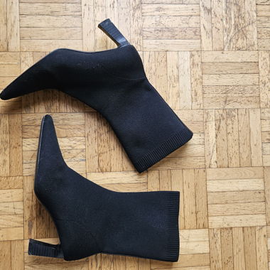 Schwarze Strickstiefel