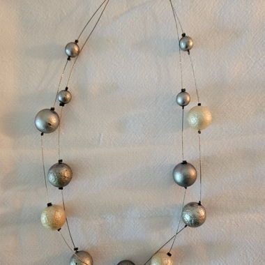Collier ras du cou à billes