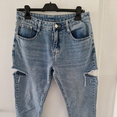Mom Jeans mit Einschnitt