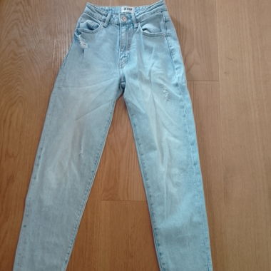 Jeans hellblau