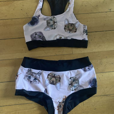 Ensemble chat de Pole Dance