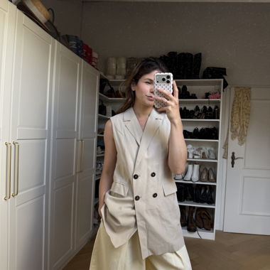Comma Sleeveless Blazer