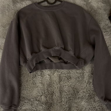 Maglione corto a pancia scoperta