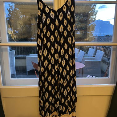 Long strappy jumpsuit with leaf pattern