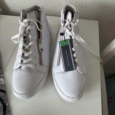White Tommy Hilfiger sneakers