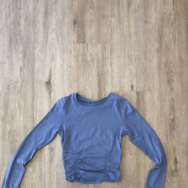 Long sleeve crop top