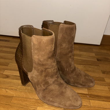Guess Bottines à talons marron effet croco