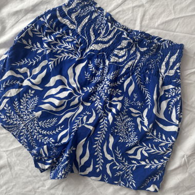 Pantaloncini blu con motivo