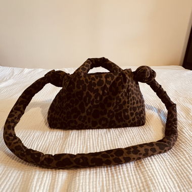 Borsa a tracolla con stampa leopardata
