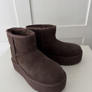 UGG Cedar marrone scuro