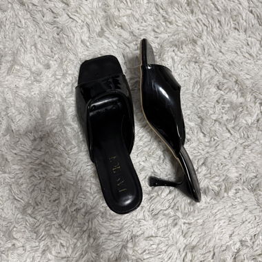 Schwarze Lackleder-Mules mit Absatz