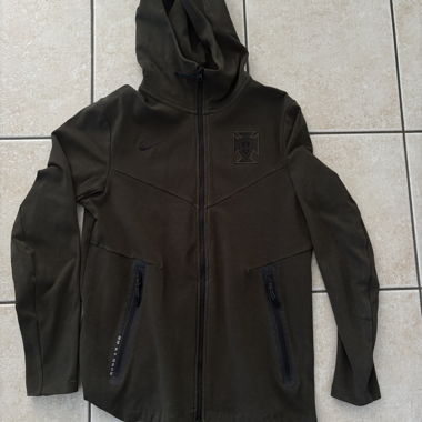 Kapuzenjacke Grün-Khaki Nike Portugal 