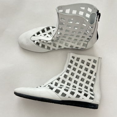 Weisse Cut-Out Stiefel