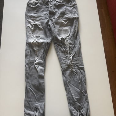 Jeans grigi strappati