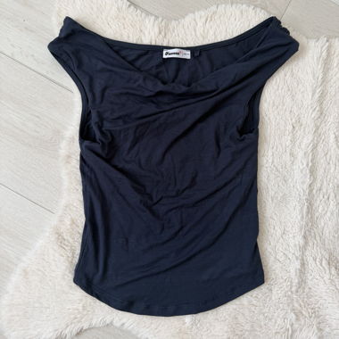 Famous Shirt one shoulder XS