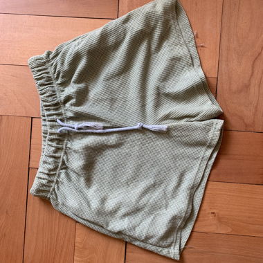 Hellgrüne Shorts