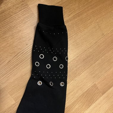 Pulli mit Glitzerlöcher am Ärmel 