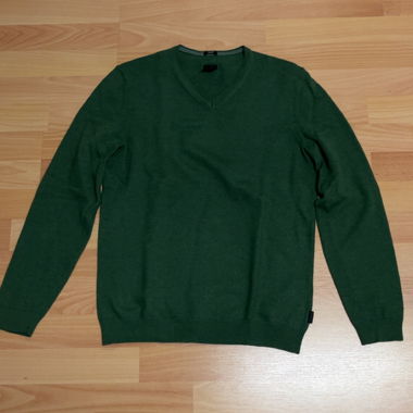 Maglione BOSS verde con scollo a V
