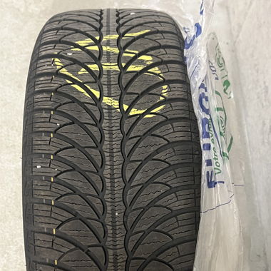 4 pneus neige avec jantes BMW 116i bon état 