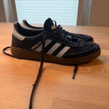 Adidas Spezial Sneakers