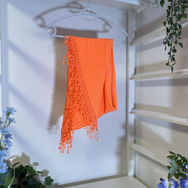 Neon-oranger Schal mit Häkelrand – Dreieckig