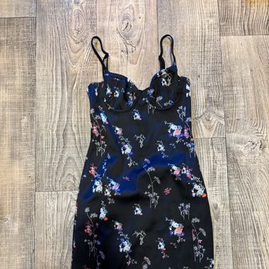Enges Kleid